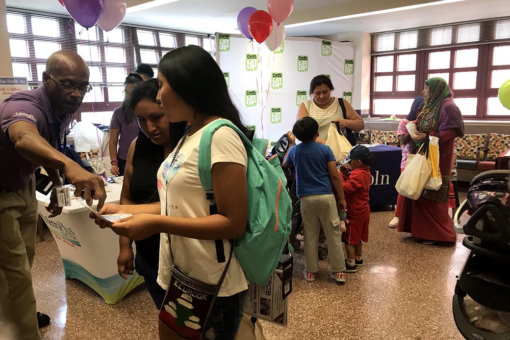 Este evento de MetroPlus Health Plan se enfoca en ofrecerle servicios a los jóvenes y sus familias.