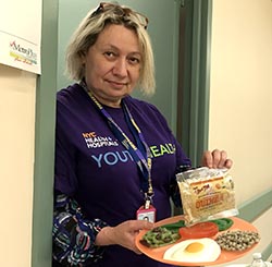 Alla Brayer ofrece consejos de nutrición con base en alimentos no procesados.