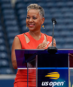 Katrina Adams, máxima ejecutiva de la USTA, durante la inauguración del nuevo estadio Louis Armstrong. Foto: cortesía Dino García. 