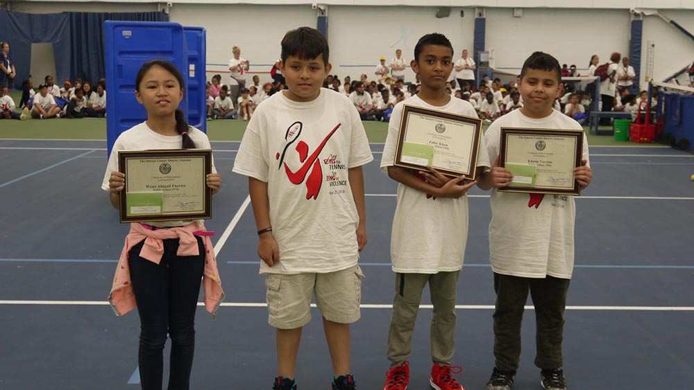 Niños de escuelas públicas de Far Rockaway participaron de "Say Yes To Tennis. Say No To Violence". Foto Marcela Álvarez.