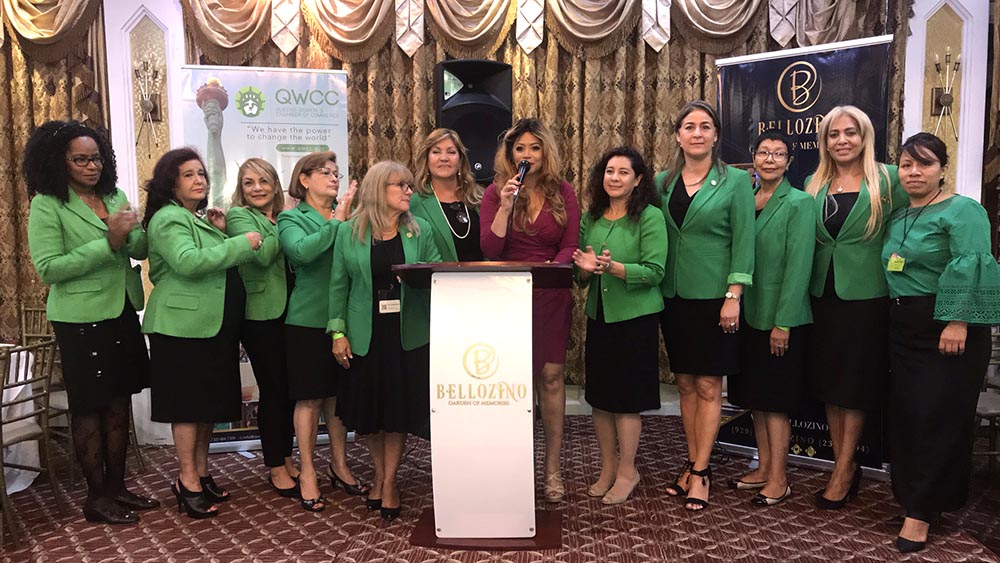 La directiva del QWCC, desde la izquierda, Ruth Stella Williams, Martha Elena Ramírez, Adriana María Alvarez, Gladys Ochoa, Luz Stella Bentancur, Soledad Murillo, Deyanira Martínez (presentadora), Socorro Galindo, Elizabeth Idárraga, María Guillén, Angela Pérez y Graciela Robles. Fotos Javier Castaño