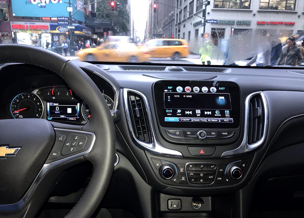 El panel de control de sonido y radio cuando me desplazaba por las congestionadas calles de Manhattan, en Nueva York.