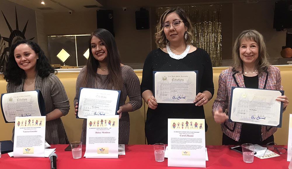 Las honradas, desde la izquierda: Daisey Mendoza, Fay Radding, Carol Zhumi y Vanessa Gonzáles.