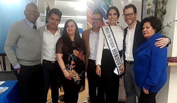 Miss Honduras visita Nueva York y habla de la caravana
