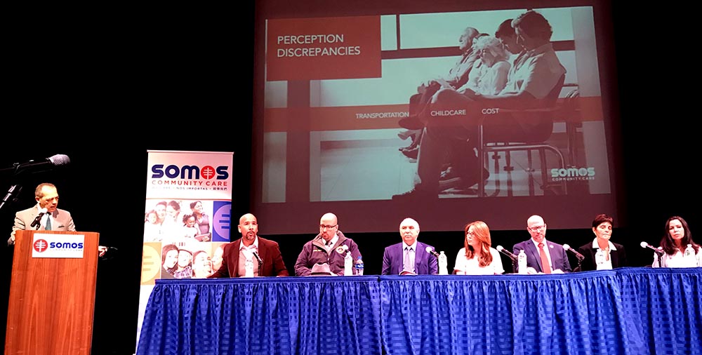 El panel de doctores y expertos en atención médica y la comunidad latina de Nueva York en el Hostos Community College.