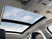 El Buick Envision es impresionante por dentro con su ventana en el techo.