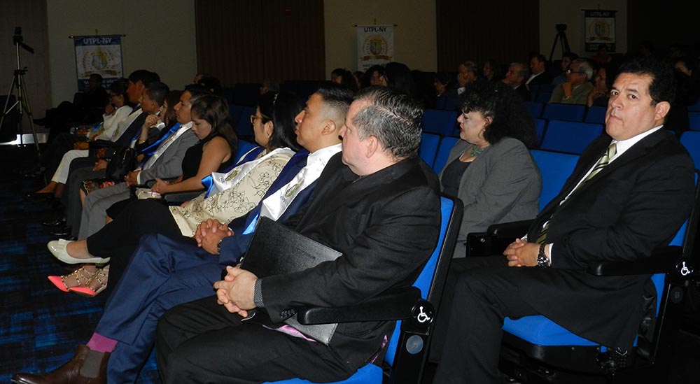 Estudian†es e invitados al aniversario de la universidad UTPL en Nueva York.