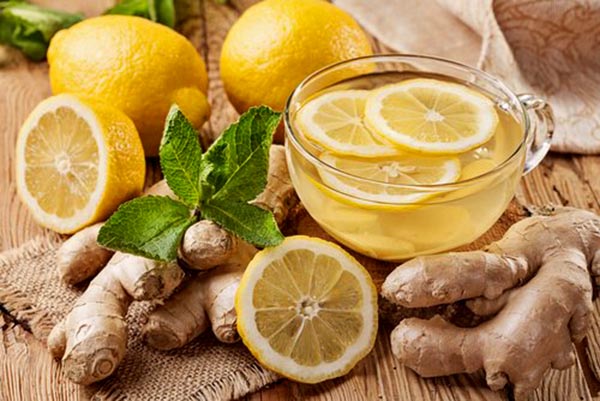 Alimentos contra el frío: Jengibre, limón y miel