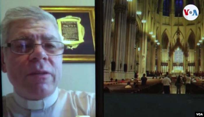 Padre Echeverri con misa en Interner por Coronavirus