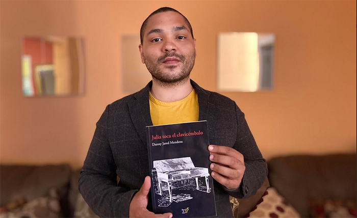 Julia toca el clavicémbalo: libro de Danny Mendoza