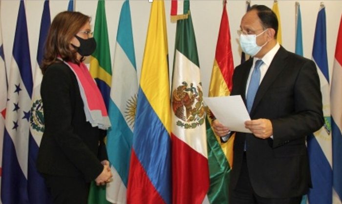 Cónsul de Colombia Susana Berenguer presidenta de CLACNY