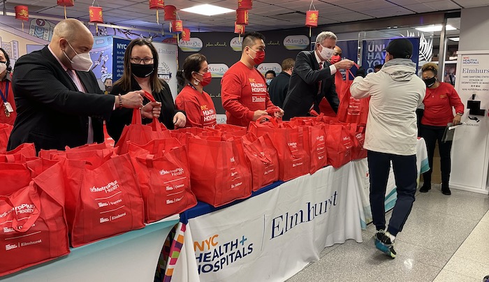 Hospital Elmhurst celebra Año Nuevo Lunar