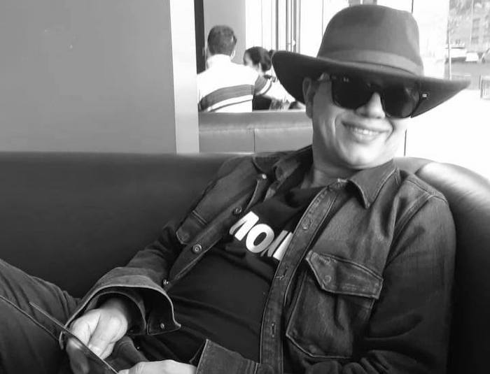 Poeta Rafael Urrea en Librería Barco de Papel