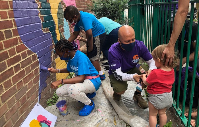 ArteLatam mejora entorno de estudiantes de kindergarten