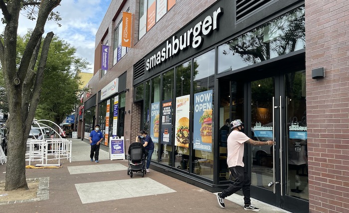 SmasHBURGER abre sus puertas en Jackson Heights Queens