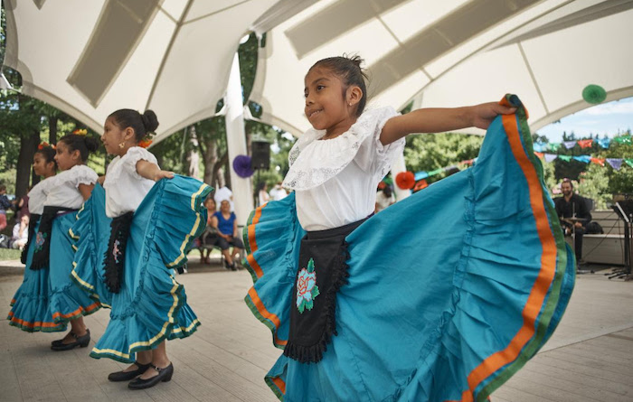 Calpulli con clases de danza y música