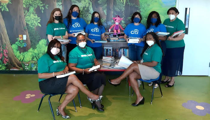 Colecta de ACS y Citi de libros y bicicletas para niños en NYC