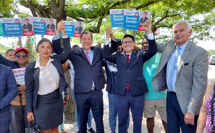 Suozzi apoya a Cando a Asamblea de NY